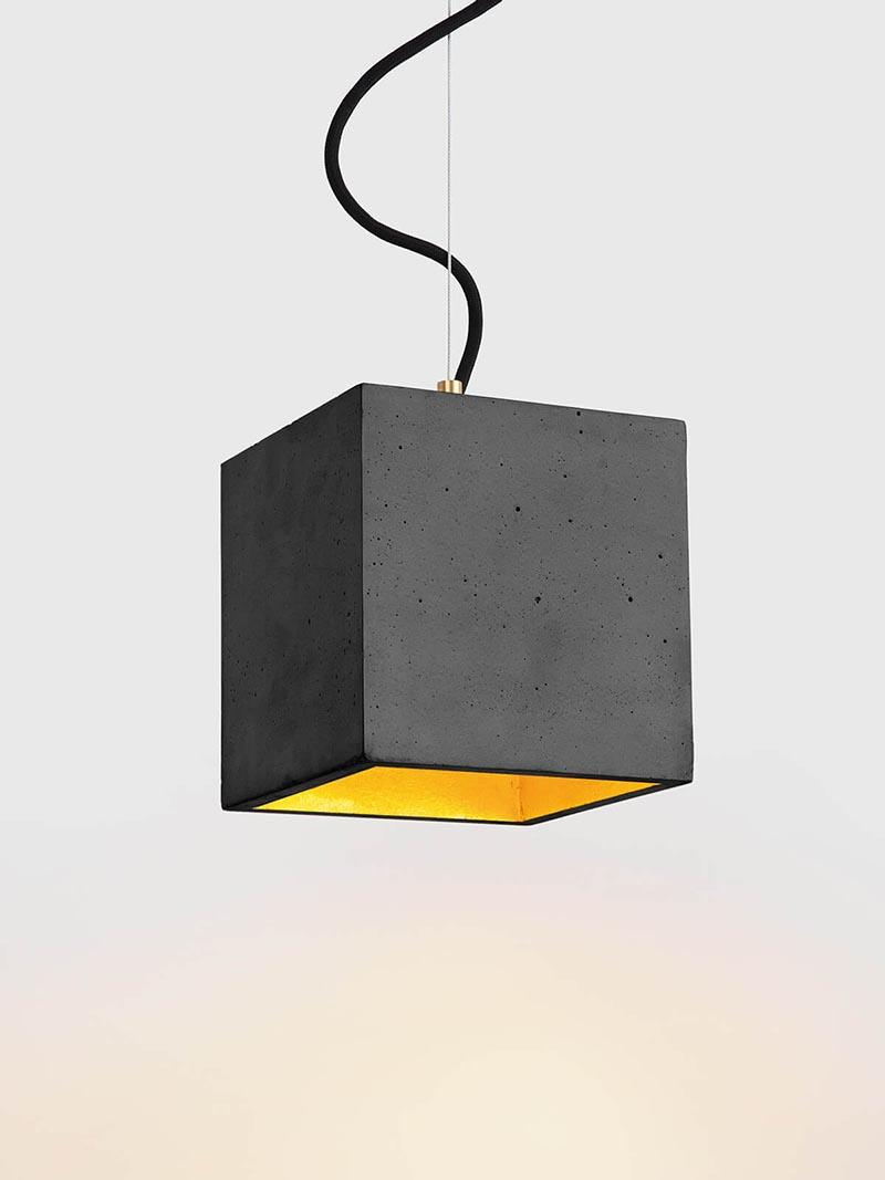 GANTlights [B5] Kuutio riippuvalaisin iso / tummanharmaan betonin ja kullan värisenä. Furmus.fi