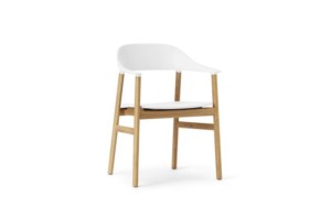 Normann Copenhagen herit tuoli käsinojilla. Furmus.fi