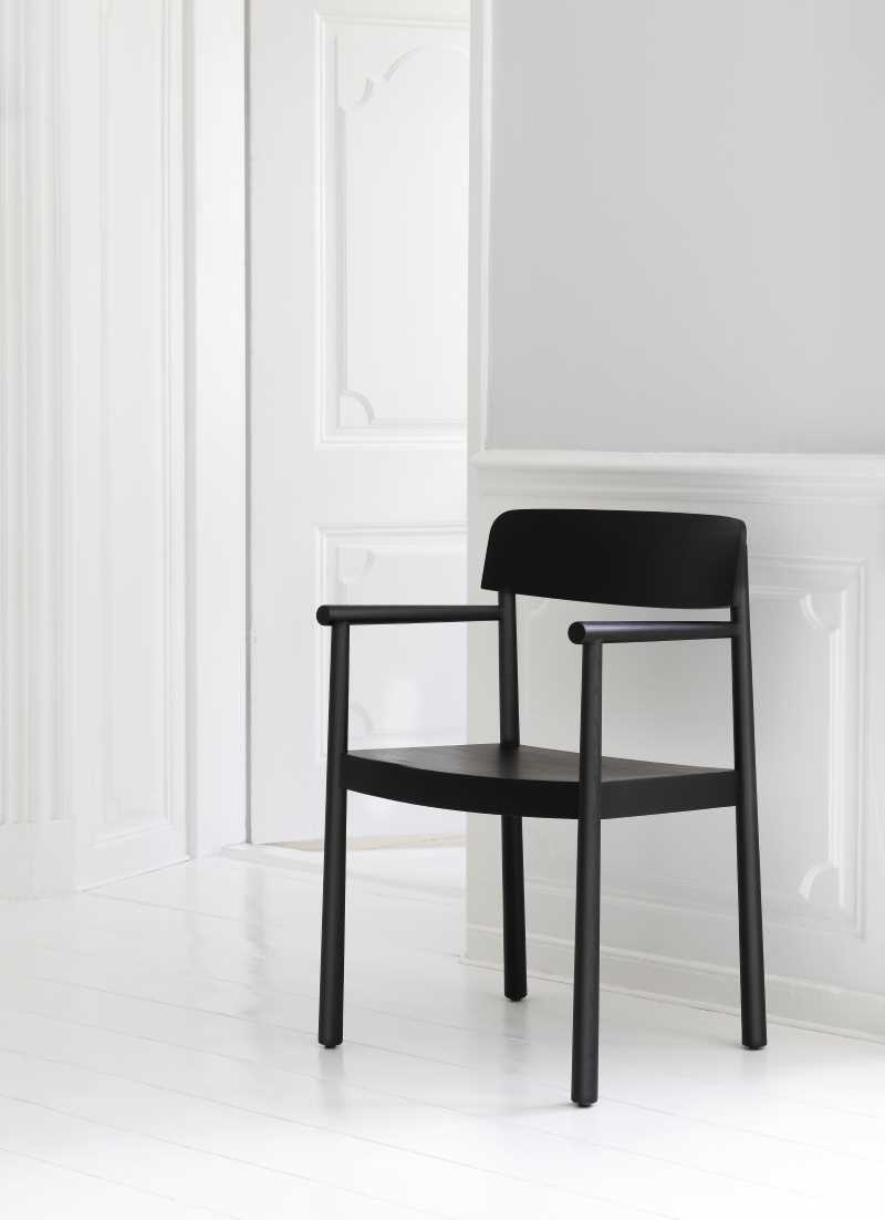 Normann Copenhagen Timb tuoli-käsinojilla, Furmus