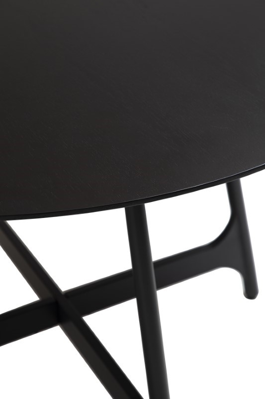 DAN-FORM Ooid -pyöreä ruokapöytä on elegantti ja tyylikäs pöytä. Ilmainen toimitus. Furmus.fi