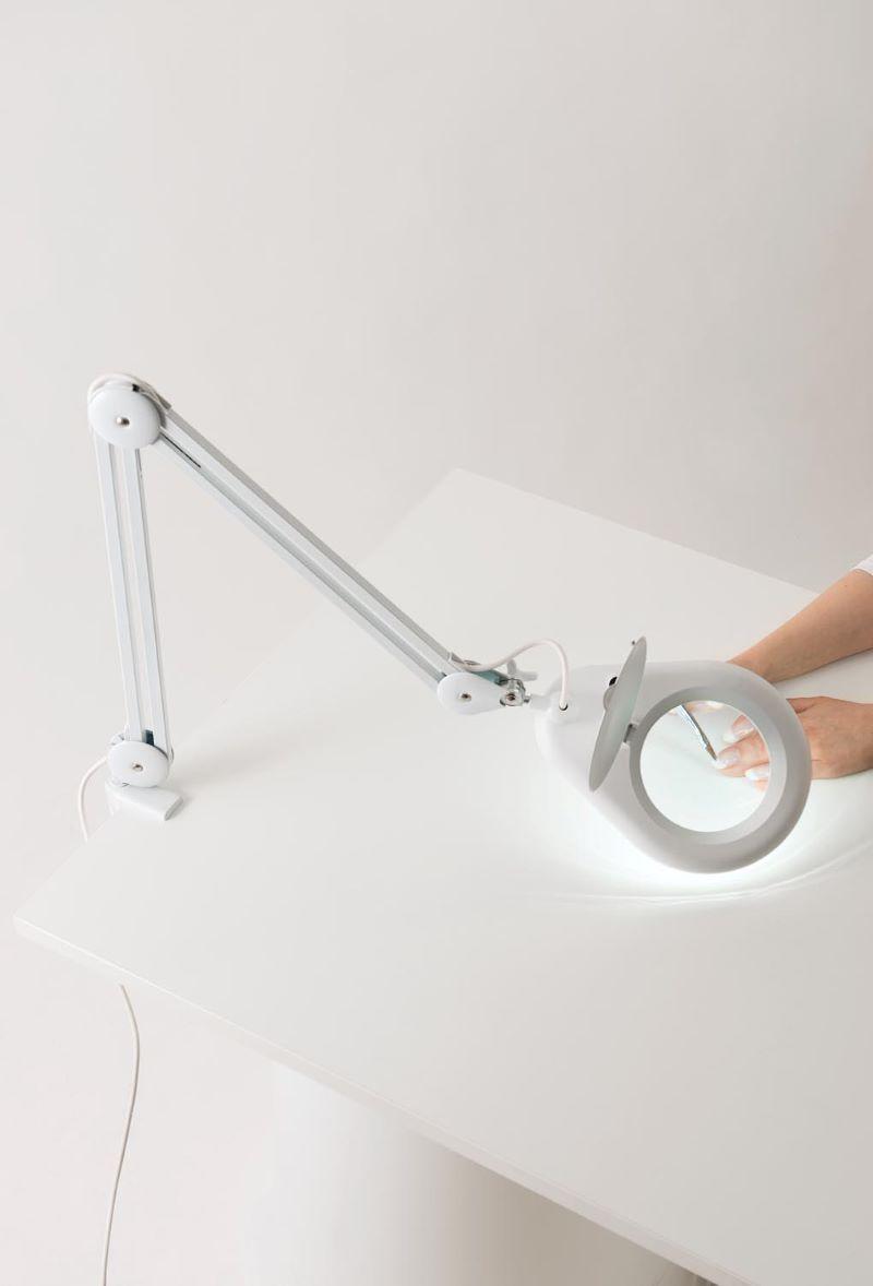 Innolux Magni 7' 15 W LED 3D tyopoytavalaisin miljoo
