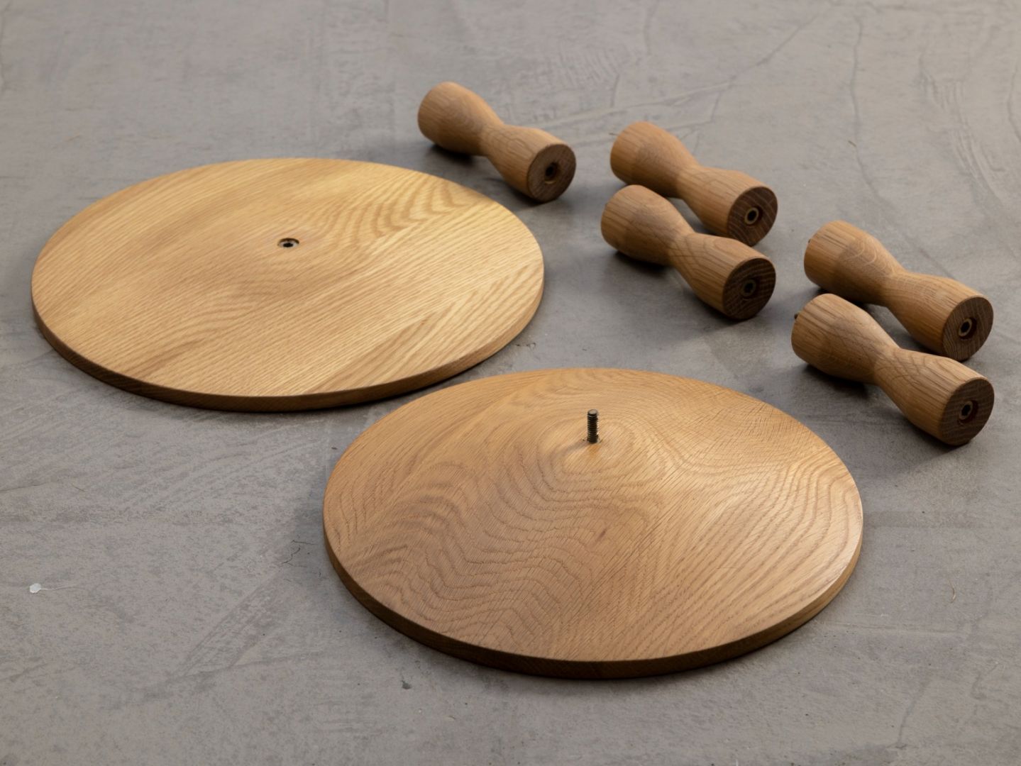 Design House Stockholm Pedestal sivupöytä Furmukselta