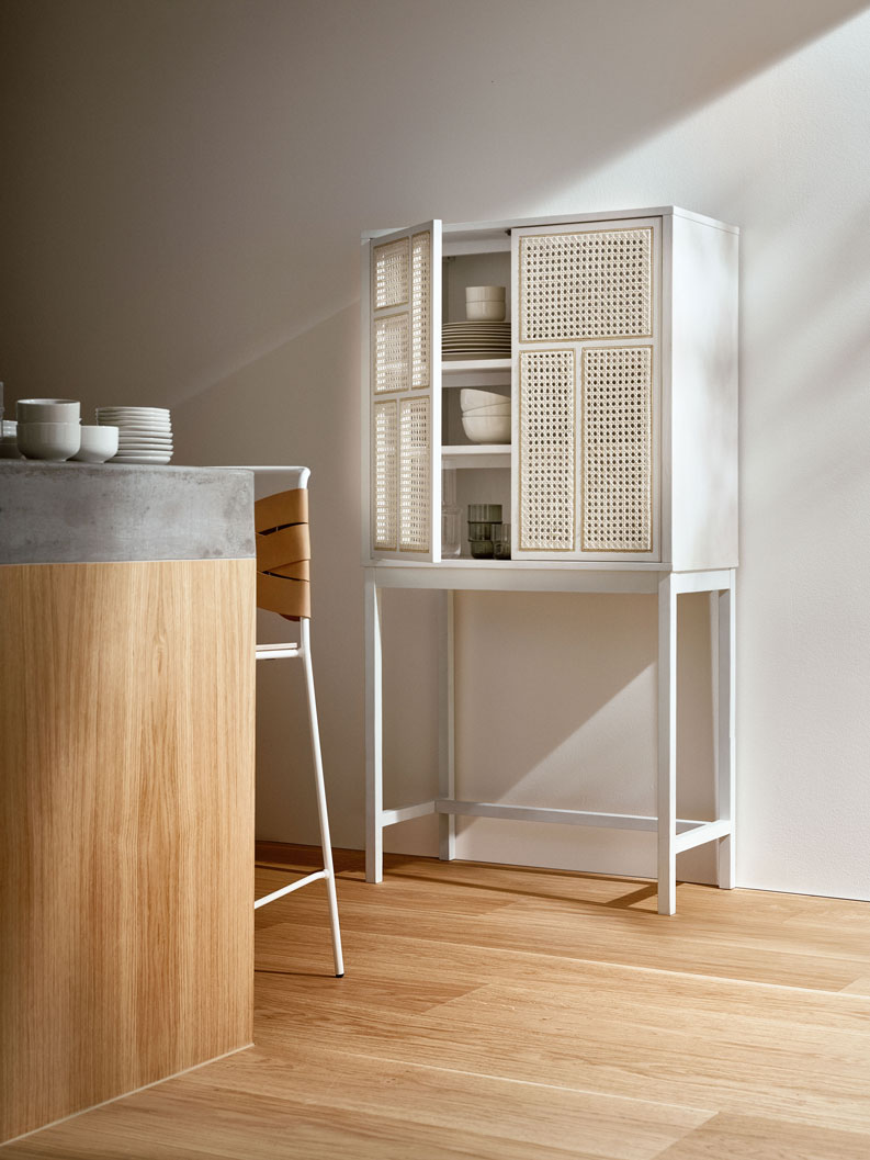 Design house stockholm Air kaappi. Furmukselta.